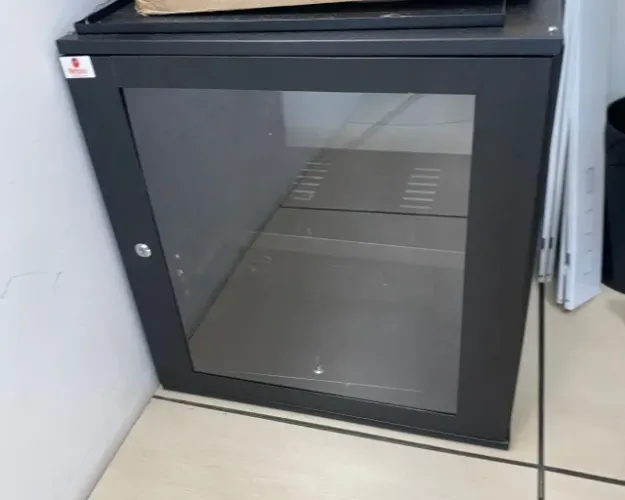 Rack de servidor - Preto