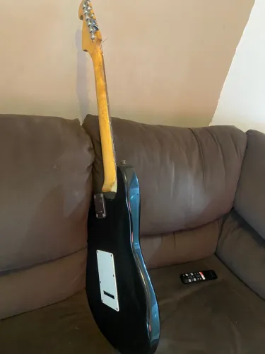 Vende-se guitarra