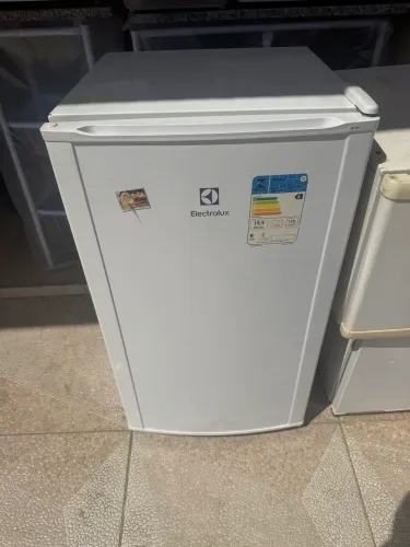 Frigobar Electrolux 122 Litros Altamente Novo Top de Linha 3 Meses de Garantia