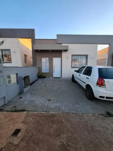 Alugo Casa em Condominio
