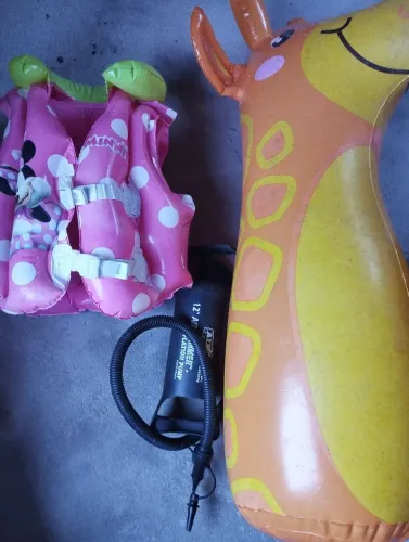 Boia Colete Inflável Infantil Minnie, Boneco Teimoso 3d Inflável e bomba inflar 30 2 bicos