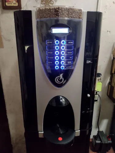Máquina de café cafeteira multibebidas em grãos Bianchi Lei Sa