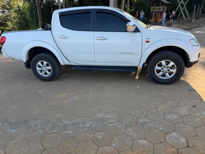 Mitsubishi L200 Triton HPE 3.2 CD TB Int.diesel AUT 2013