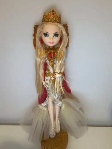 Boneca Ever After High Apple White