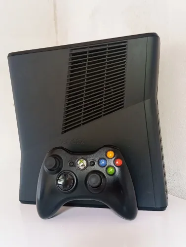 XBOX 360 slim