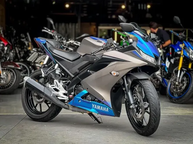 YAMAHA R15