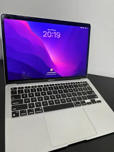 MacBook Air M1 8gb RAM 256 armazenamento