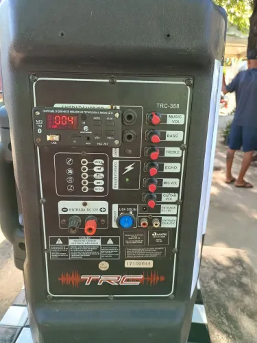 Um rádio completo robô TRC da marca semi-novo pegando tudo falou r$ 500