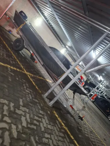 Vendo barco semi novo.