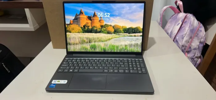 Notebook Lenovo seminovo com caixa e nota fiscal