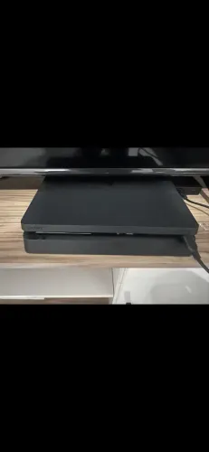 PS4 Slim com SSD (bem mais rápido) + 2 controles + 2 jogos ? completo