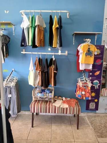 Roupas e acessórios para loja infantil