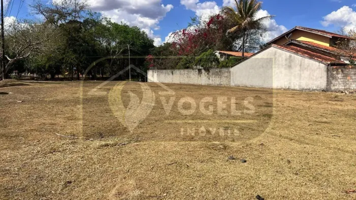 TERRENO À VENDA NO CHÁCARAS CAMANDUCAIA EM HOLAMBRA/SP COM 1.142 M², ESQUINA E USO RESIDEN