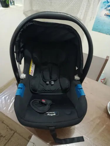 Vende-se uma cadeira de bebê carro 