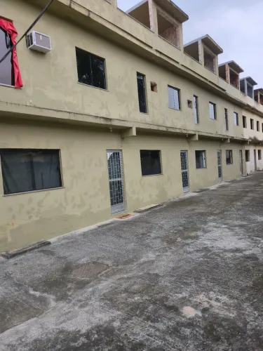 Alugo casa 