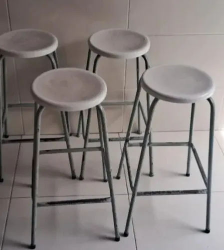 Banqueta Alta de Ferro com Assento de Plástico| Resistente