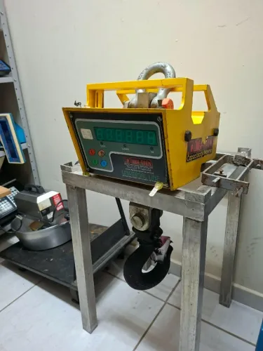 Balança Suspensa Digitron Usada Gancho 1000kg Bateria