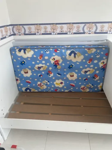 Berço cama com criado mudo