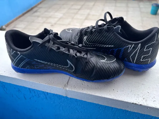 Chuteira Nike tamanho 38 - pouco uso