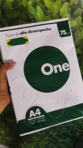 Resmas com 500 folhas de papel ofício A4