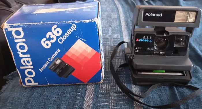 Câmera Polaroid 636 Closeup Com Caixa Anos 90 ( No Estado )
