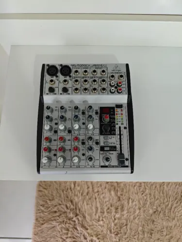Mesa de som berinhger UB 1002 fx
