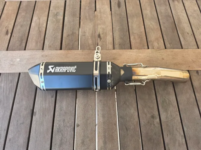Escapamento tipo Akrapovic