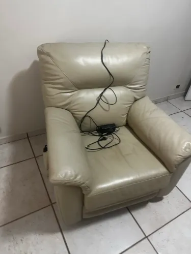 Poltrona Elétrica reclinável em excelente estado 
