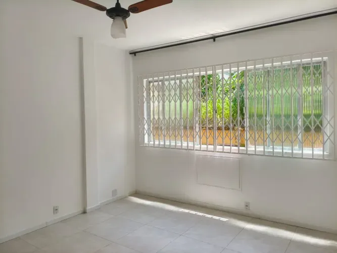 Aluga-se Apartamento vazio, 2 Quartos, Rua Cambauba, Jardim Guanabara, 70 m2.