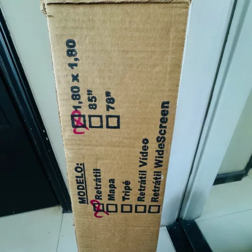 TELA DE PROJEÇÃO RETRÁTIL 1.80 X 1.80 COPA DO MUNDO
