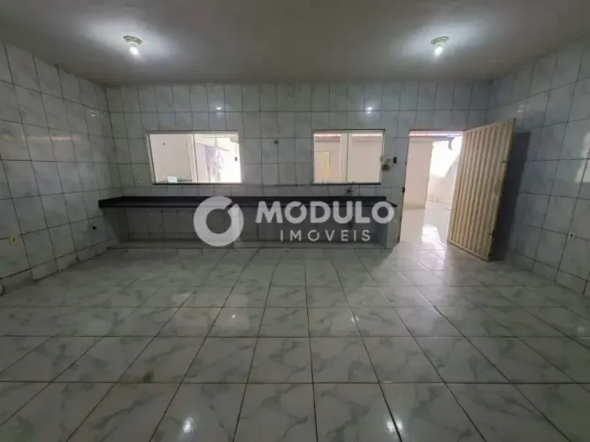 Casa residencial disponível para locação no bairro Planalto.