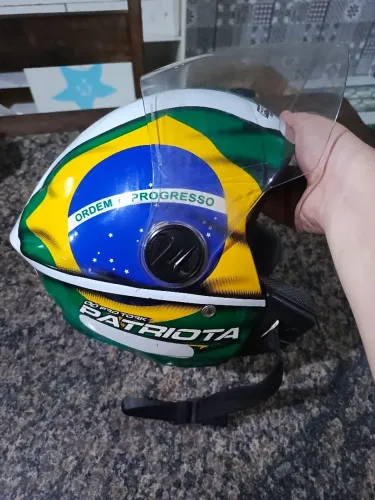 Vende-se capacete aberto