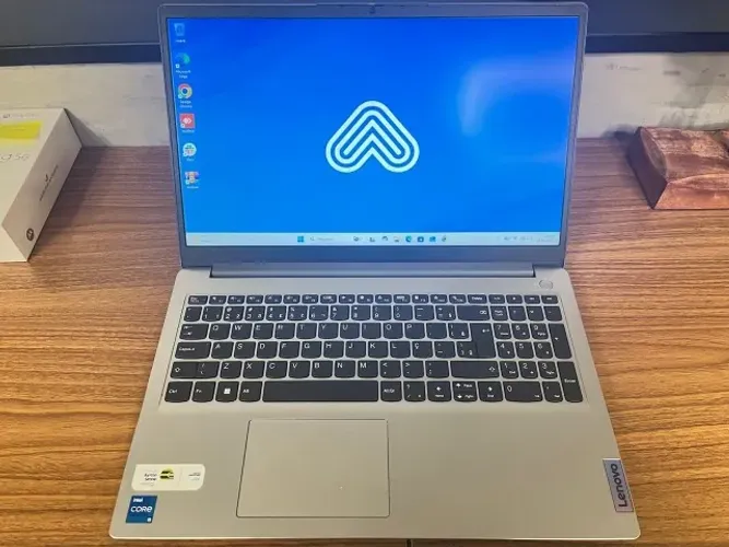 Notebook Lenovo i5-1235U-12ºGer / 8gb Ram / 512gbSSD