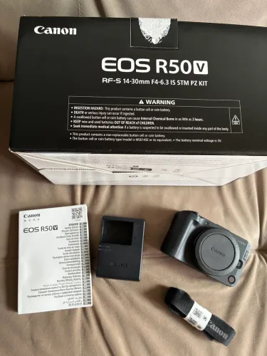 Canon R50V