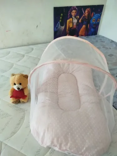 Ninho com mosquiteiro para bebê