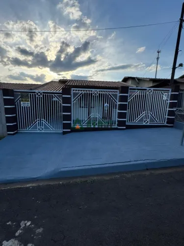 CASA COM 2 QUARTOS A VENDA NA REGIÃO NORTE DE LONDRINA.