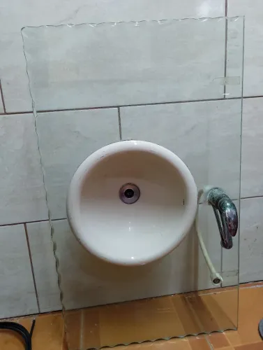 Bancada de vidro com cuba