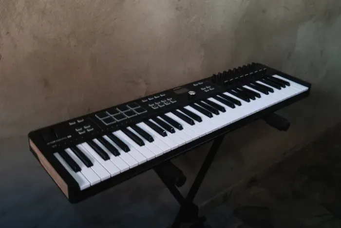 Teclado Controlador Arturia Keylab Essential 61 Mk3 Black