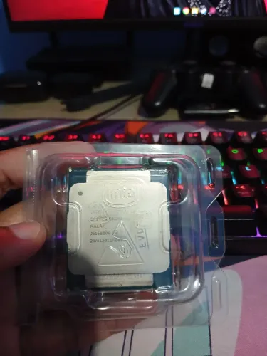 Xeon E5-2666 v3 + Cooler IWCNGOU 90 mm - Novo, sem uso
