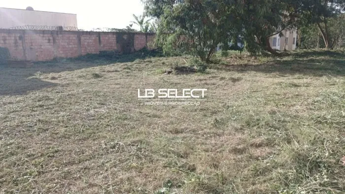 Terreno no bairro Roosevelt com 800 metros quadrados.