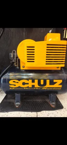 Compressor SCHULZ 2.6 pés 50 litros 220v
