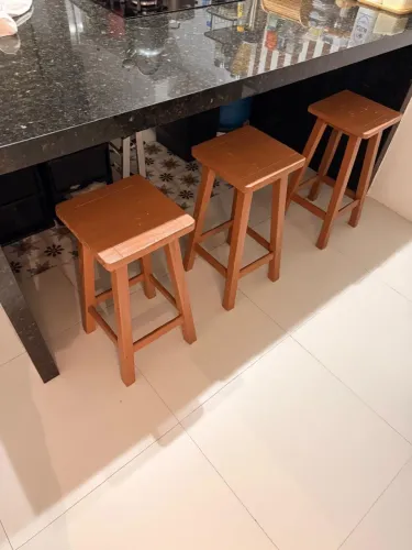 Banquetas em Madeira