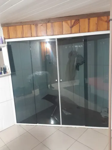 Box de banheiro R$299,00 cada (3 unidades disponíveis)