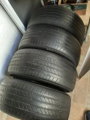 Pneus 215 50 17