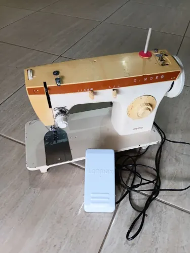Máquina de costura singer