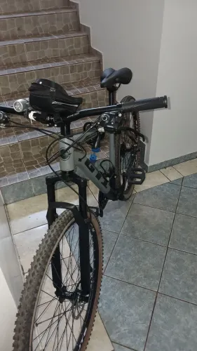 Bicicleta aro 29 semi nova