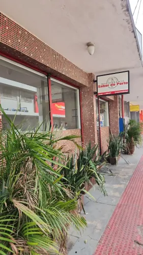Contrata-se cozinheira (o)