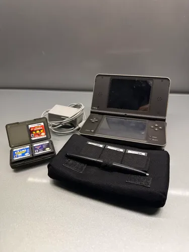 Nintendo DSi XL Preto + 6 Jogos + Acessórios