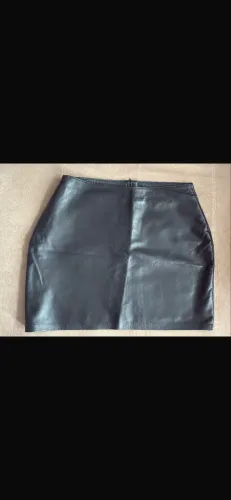 Saia couro legítimo marca Dominator veste P
