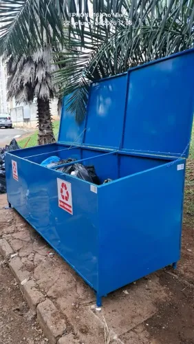 Lixeira grande capacidade 3700lts. Excelente para condomínios. Comércio e shopping